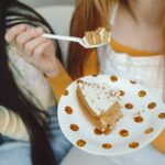 Foto oleh Polina Tankilevitch dari Pexels: https://www.pexels.com/id-id/foto/makanan-makan-pencuci-mulut-kue-7337088/